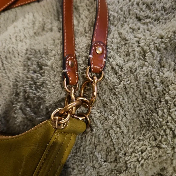 Tory Burch Mercer Patent Crescent Bag in 🍐 - Picture 6 of 10